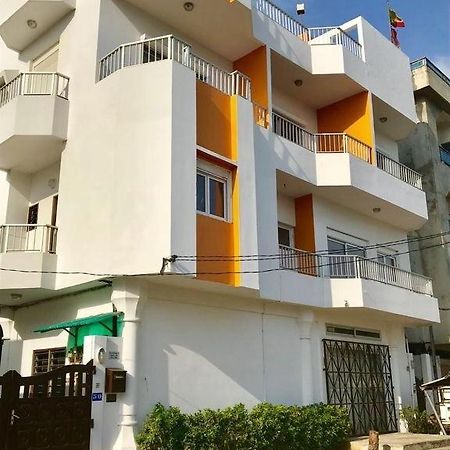 Dodoo Lodge Cotonou Bagian luar foto
