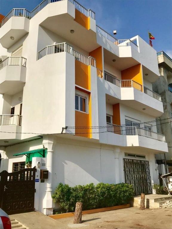 Dodoo Lodge Cotonou Bagian luar foto