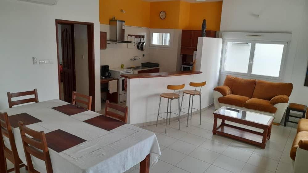 Dodoo Lodge Cotonou Bagian luar foto