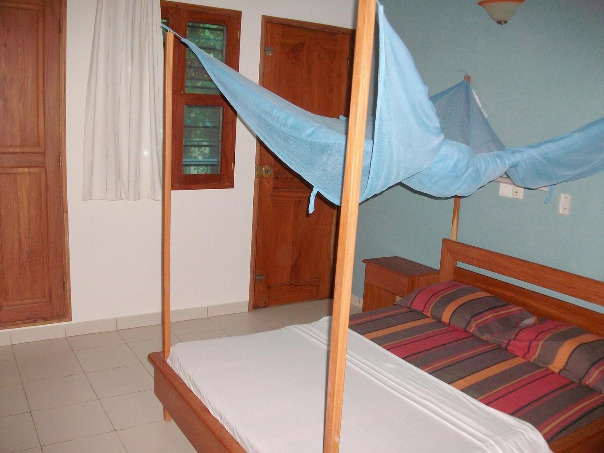 Dodoo Lodge Cotonou Bagian luar foto