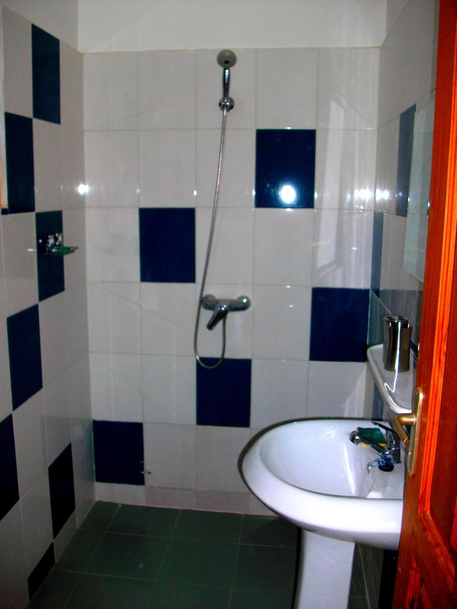 Dodoo Lodge Cotonou Bagian luar foto