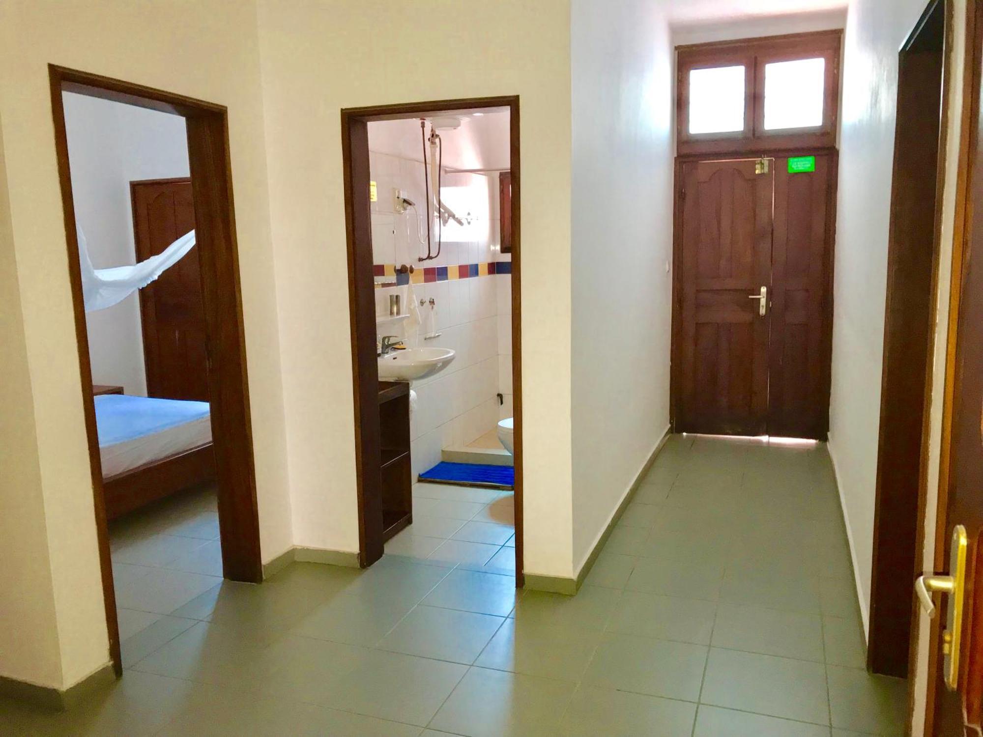 Dodoo Lodge Cotonou Ruang foto