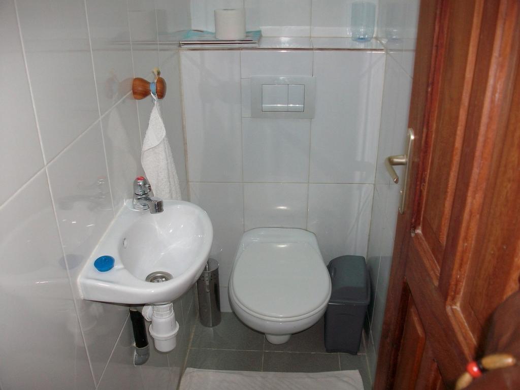 Dodoo Lodge Cotonou Bagian luar foto