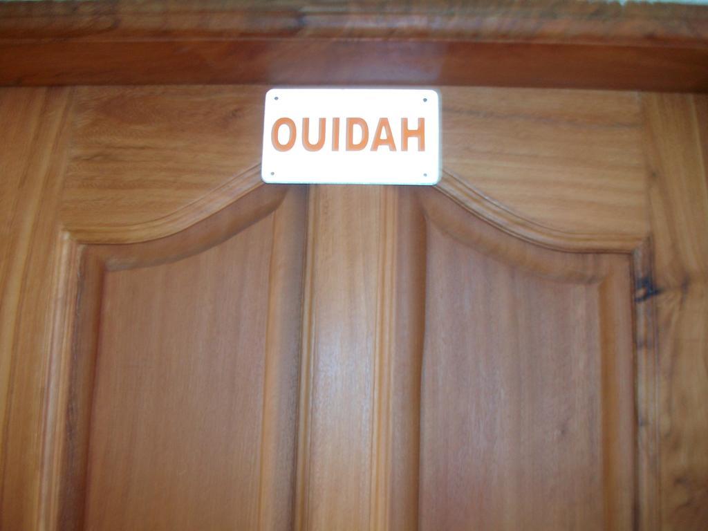 Dodoo Lodge Cotonou Bagian luar foto