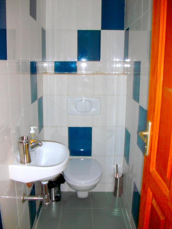 Dodoo Lodge Cotonou Bagian luar foto