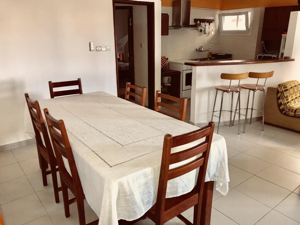 Dodoo Lodge Cotonou Bagian luar foto